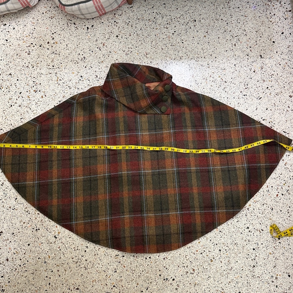 New 100% wool brown green plaid Mucros Weavers Killarney Ireland O/S cape - Picture 9 of 9